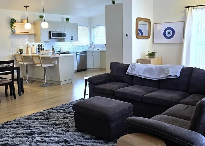 Holiday home Cliff Views, Hot Tub, Game Room, Kayaks *