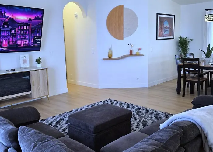 Cliff Views, Hot Tub, Game Room, Kayaks Holiday home *