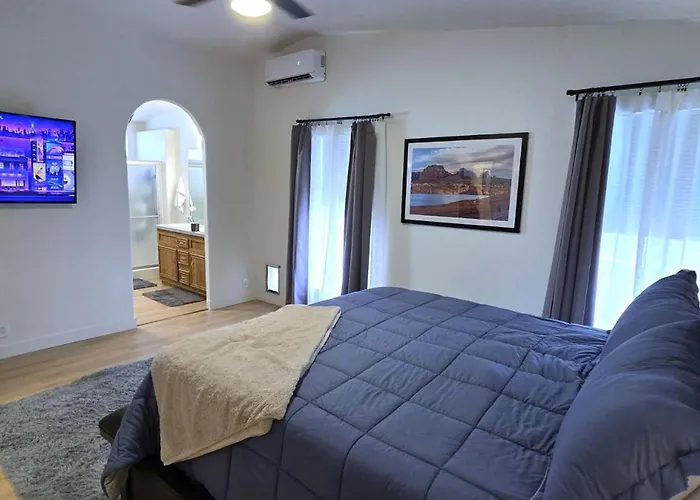 Cliff Views, Hot Tub, Game Room, Kayaks *