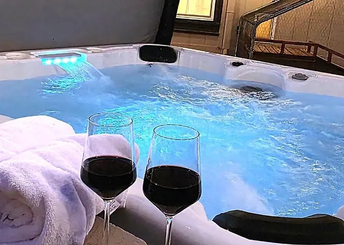 Cliff Views, Hot Tub, Game Room, Kayaks Page